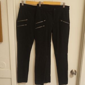 Bundle!2 pairs of size 4 Athleta Leggings